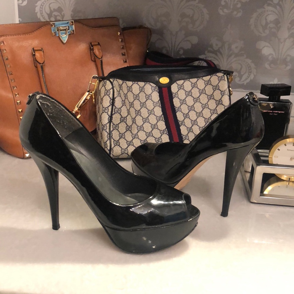 Stuart Weitzman “diplille” pumps
